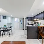 Pet-Friendly Suite In The Heart Of Trinity Bellwoods