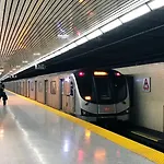 Executive Room In Toronto Next To Yorkdale Shopping Centre