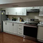 Spacious Mbr Near Kennedy Subway & Go