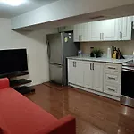 Spacious Mbr Near Kennedy Subway & Go