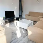 Spacious Mbr Near Kennedy Subway & Go