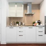 Executive 1 Bedroom Condo - Cn Tower & City View