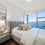 Luxury 2Br Condo Entertainment District Downtown Cn Tower View Balcony Pool & Hot Tub