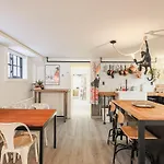 Spa Oasis In Toronto\'S Heart + Parking!