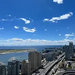 High Rise Condo With Stunning Lake And Cn Tower View