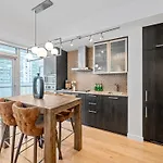 Delta Suites - Scotiabank Arena & Mtcc - Downtown Toronto