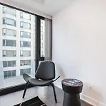 Yorkville Plaza Suites - Pool & Hot Tub