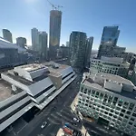 Comfort 300 Front Suites Near Rogers Centre & Free Parking