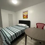Toronto Midtown Room With Queen Bed