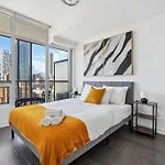 Amazing View 2Br St Lawrence Market Condo, Downtown Toronto