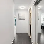 Amazing View 2Br St Lawrence Market Condo, Downtown Toronto