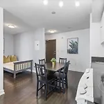 Spacious Bright & Sunlit Condo Near Rogers & Scotia Arena