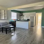 Spacious Urban Retreat Queen Bed & Sofa Bed Near Finch Subway Sleeps 4