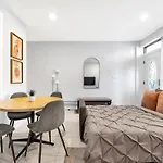 Queen St Stay Boutique And Cafe Paradise
