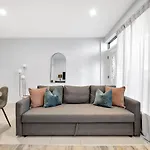 Queen St Stay Boutique And Cafe Paradise