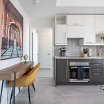 Parc Suites - Entertainment District Toronto