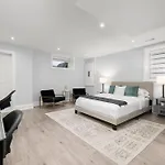 Cozy Renovated Luxurious Guest Suite Located In Toronto