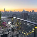 Deluxe Penthouse Two Bedrooms Suites Skyline Cn Tower Lakeview Dt Toronto