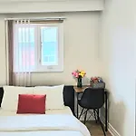 A Home Away-Cozy Guest Room In Toronto