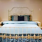 Cozy Bedroom Near Subway Station, Free Parking
