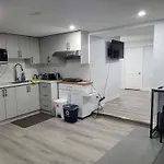 Simple & Budget Shared Room In Toronto House