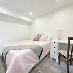 Cozy Room With Private Bath Near Don Mills Subway