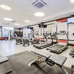 1 Bdrm W Pool Perfect Location Free Parking