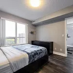 1 Bdrm W Pool Perfect Location Free Parking