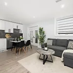 Cozy Renovated Luxurious Guest Suite Located In Toronto