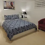 Toronto Vacation Home Rentals - Executive Underground One-Bedroom Apartment