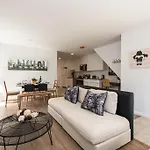 Quickstay - Chic & Central 3-Bedroom In Little Italy
