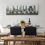 Quickstay - Chic & Central 3-Bedroom In Little Italy