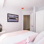 Quickstay - Chic & Central 3-Bedroom In Little Italy