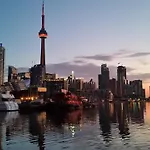 Making Waves Boatel