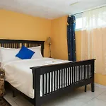 Charlton Suites Guest House