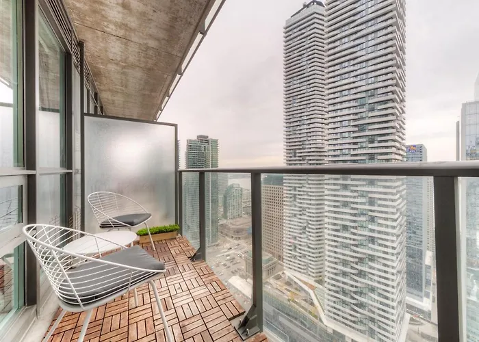 Stylish Newly Furnished Condo With Beautiful Lake View