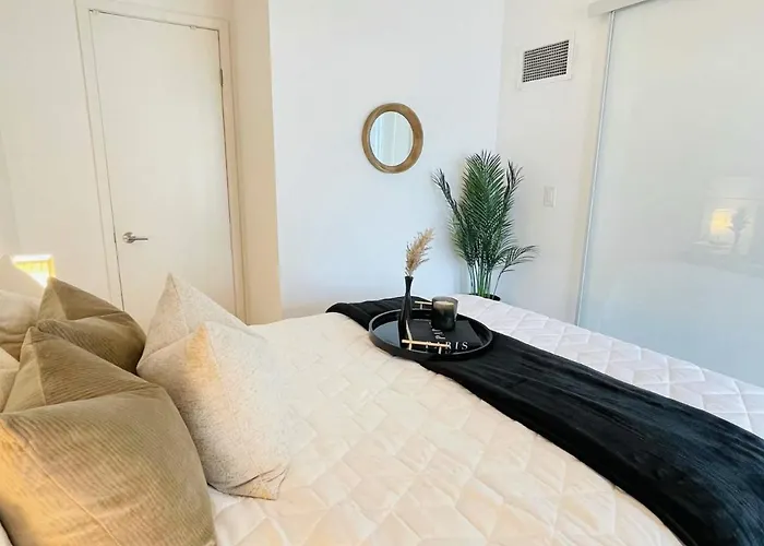 Downtown Toronto Condo Near Cn Tower