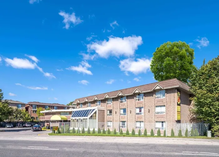 Super 8 By Wyndham Toronto East On