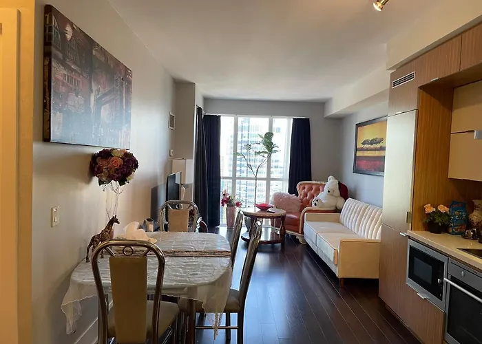 Luxury Condo With Cn Tower View