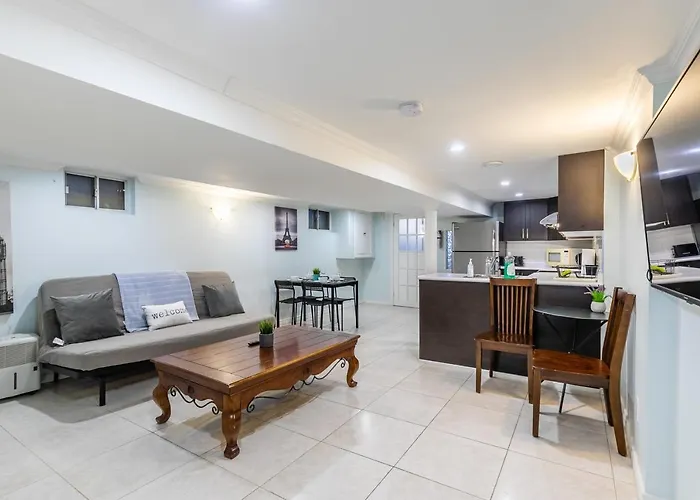 Pet-Friendly Suite In The Heart Of Trinity Bellwoods