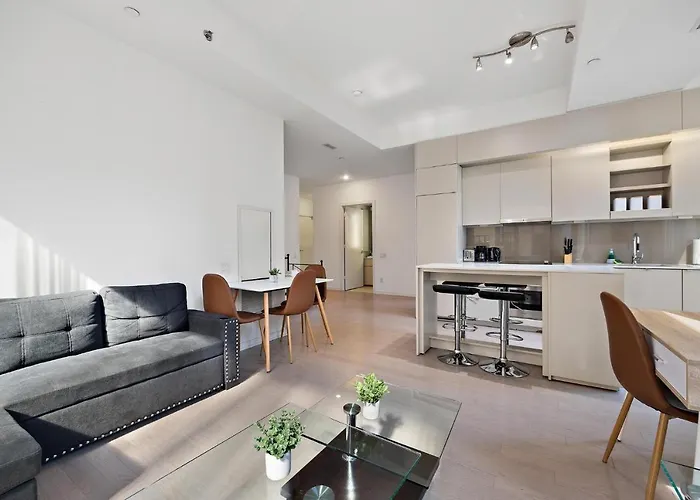 Trendy 1Bedroom Downtown Toronto Condo