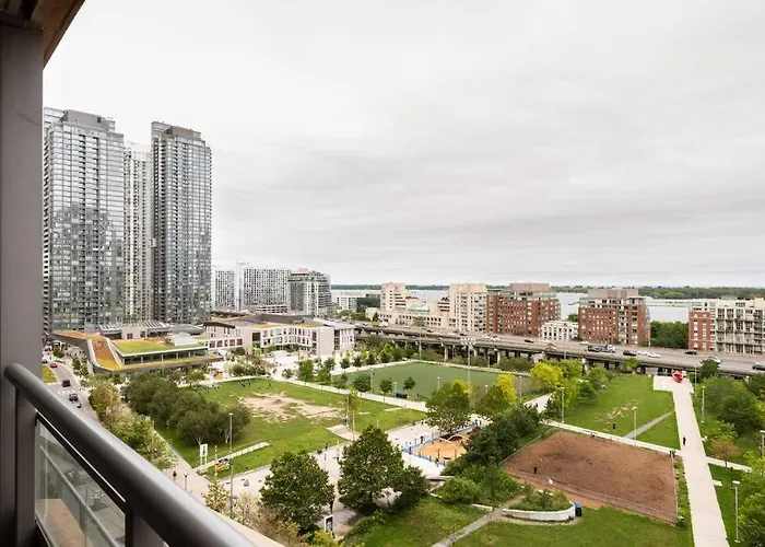 Stylish Downtown Lakeview Condo - One Free Parking
