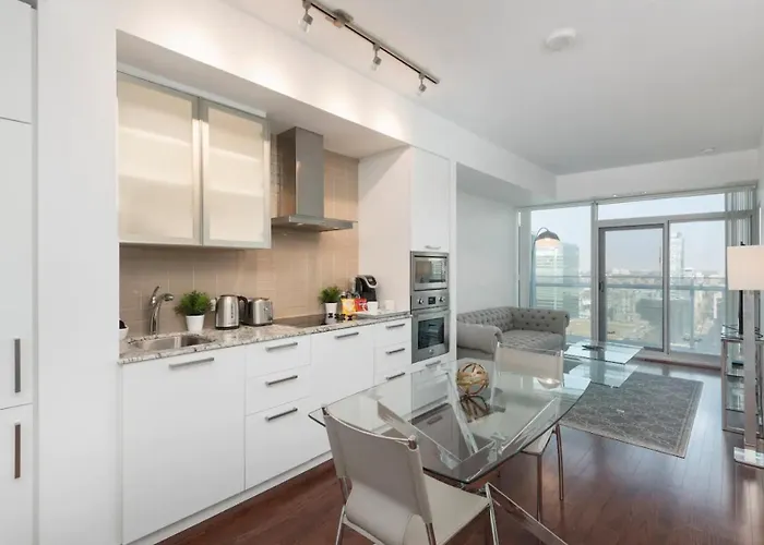 Executive 1 Bedroom Condo - Cn Tower & City View