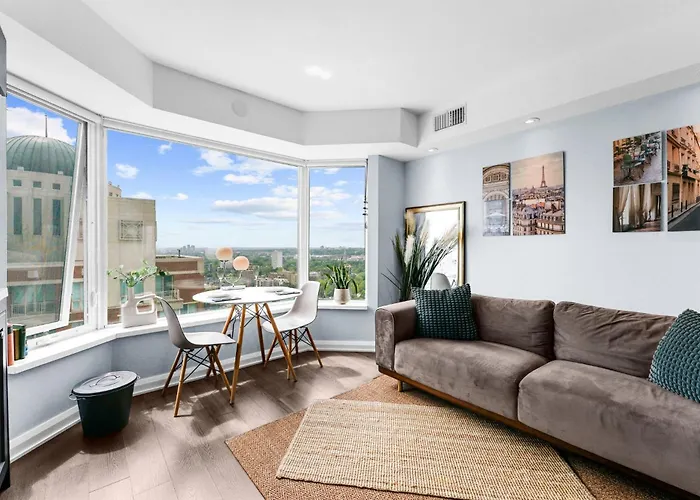 Downtown Toronto Condo With Gym & Subway Access