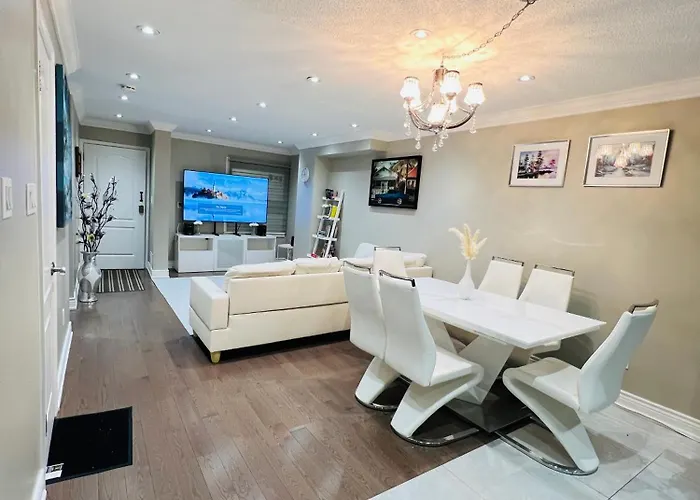 Luxurious House Near Downtown