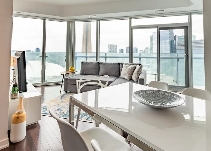 High Rise Condo With Stunning Lake And Cn Tower View
