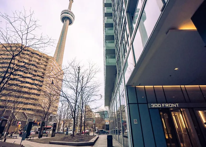 Comfort 300 Front Suites Near Rogers Centre & Free Parking
