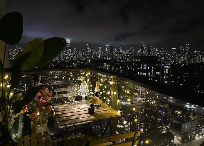 Deluxe Penthouse Two Bedrooms Suites Skyline Cn Tower Lakeview Dt Toronto