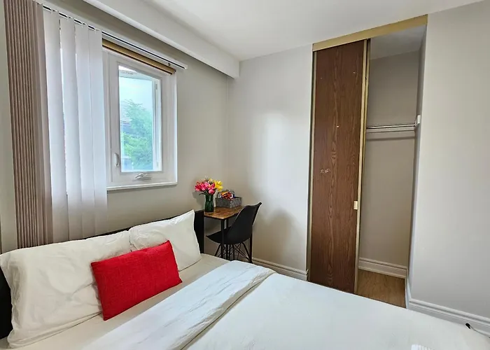 A Home Away-Cozy Guest Room In Toronto