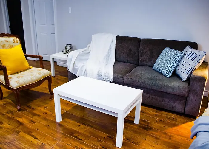 Cozy Bedroom Near Subway Station, Free Parking
